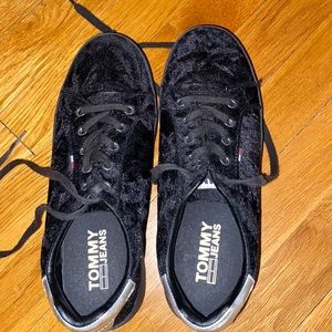 Like-new Tommy Hilfiger black platform velvet sneakers